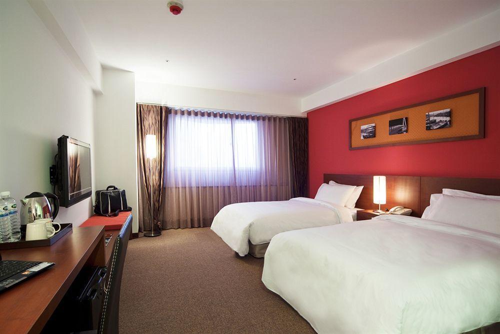 Asia Pacific Hotel Tamsui Exterior photo