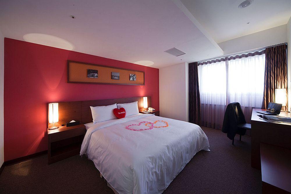 Asia Pacific Hotel Tamsui Exterior photo