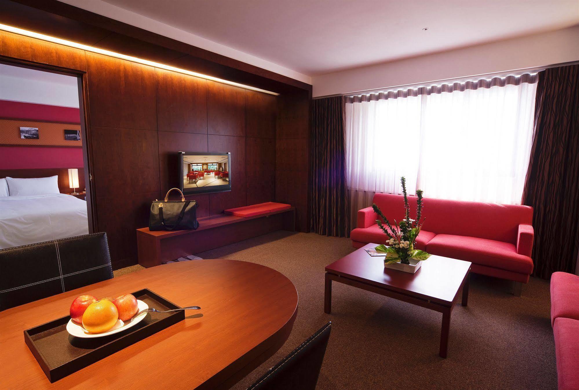 Asia Pacific Hotel Tamsui Exterior photo