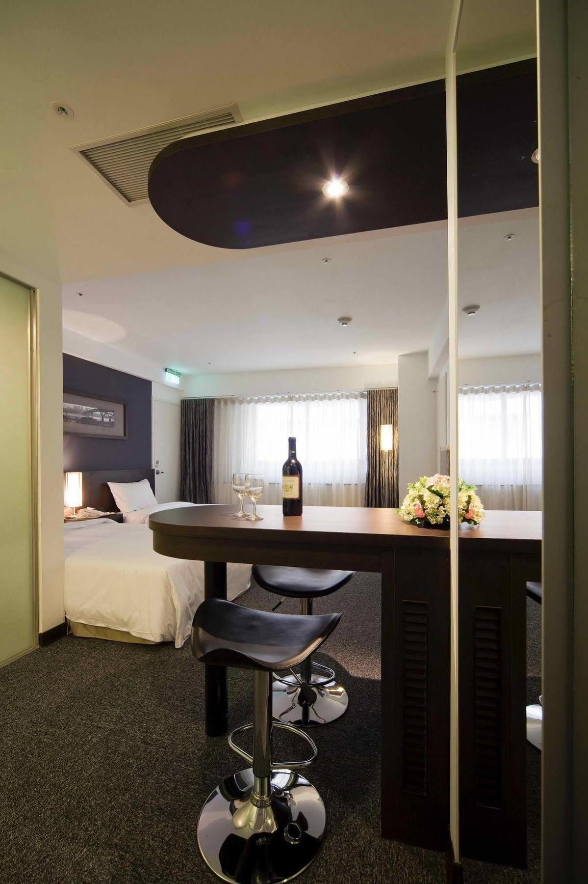 Asia Pacific Hotel Tamsui Exterior photo