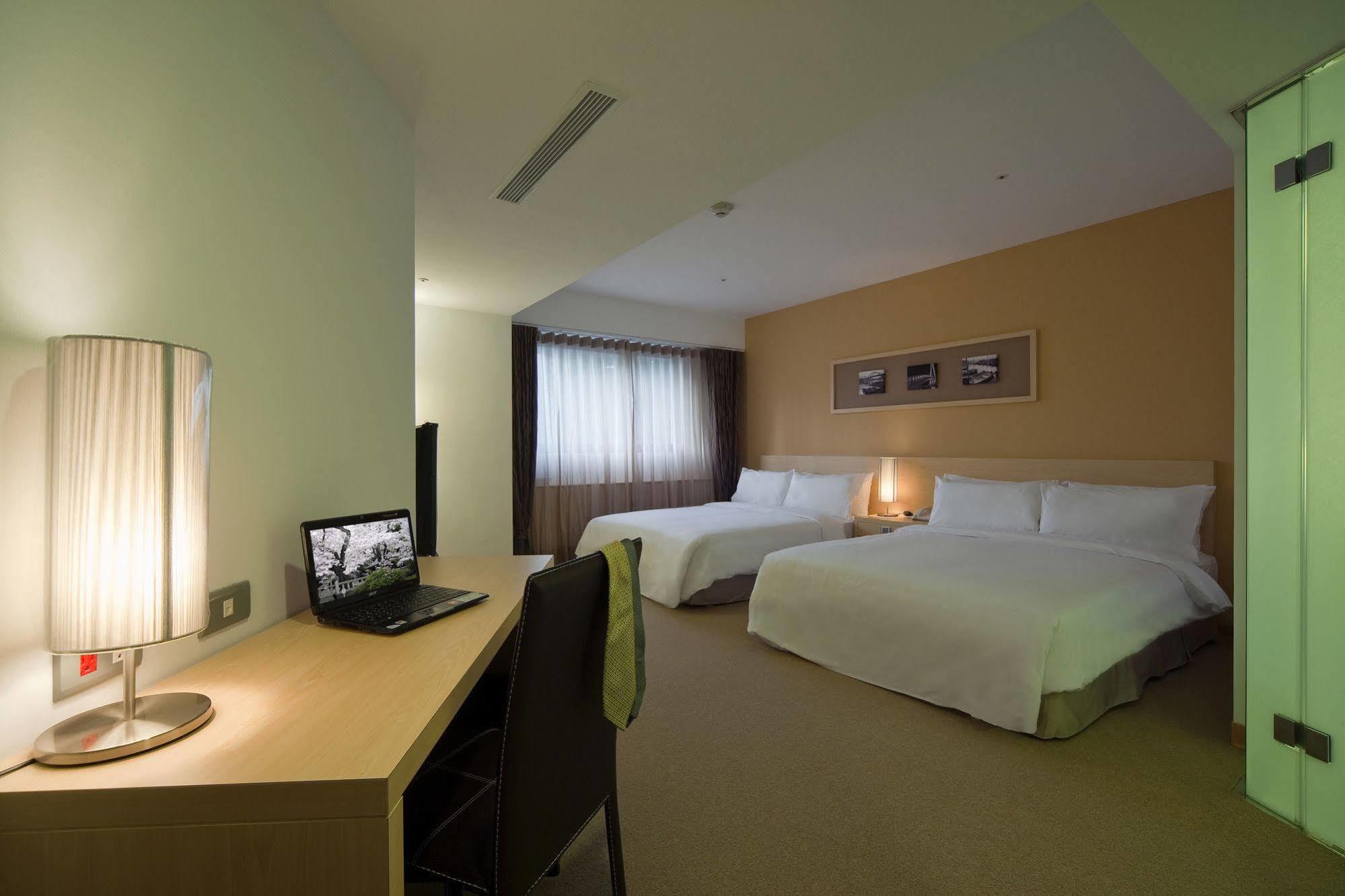 Asia Pacific Hotel Tamsui Exterior photo