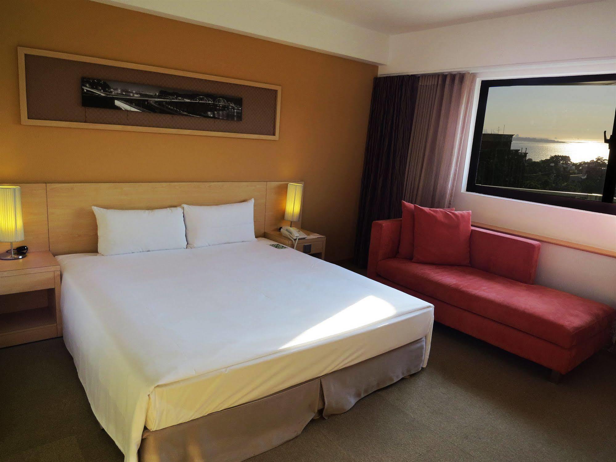 Asia Pacific Hotel Tamsui Exterior photo