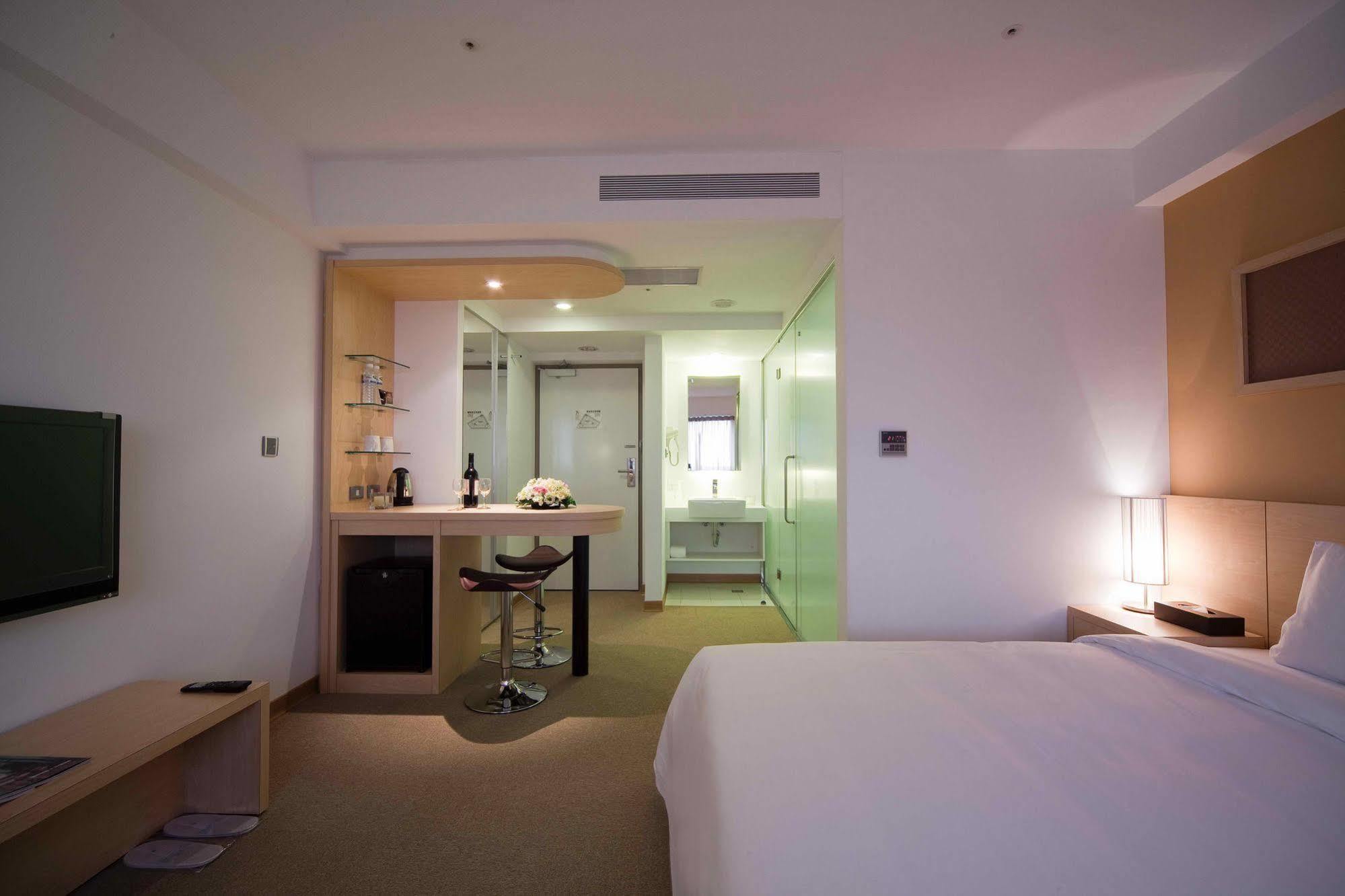 Asia Pacific Hotel Tamsui Exterior photo